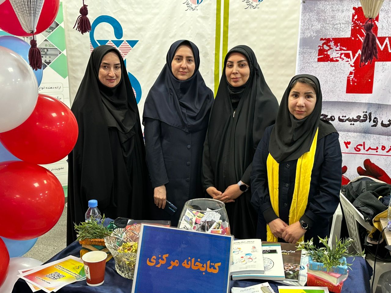 برپایی غرفه کتابخانه مرکزی در مراسم استقبال از دانشجویان جدیدالورود 1404